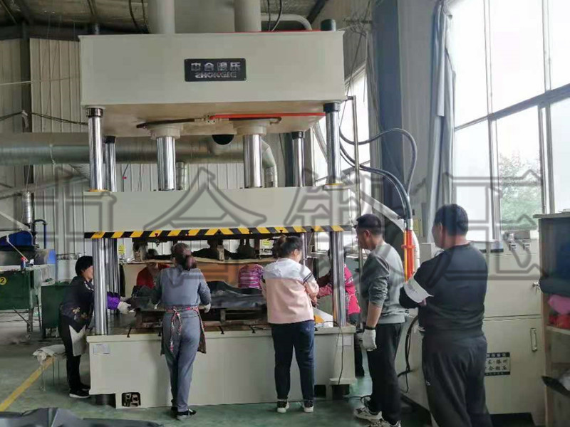 200噸汽車內(nèi)飾成型液壓機